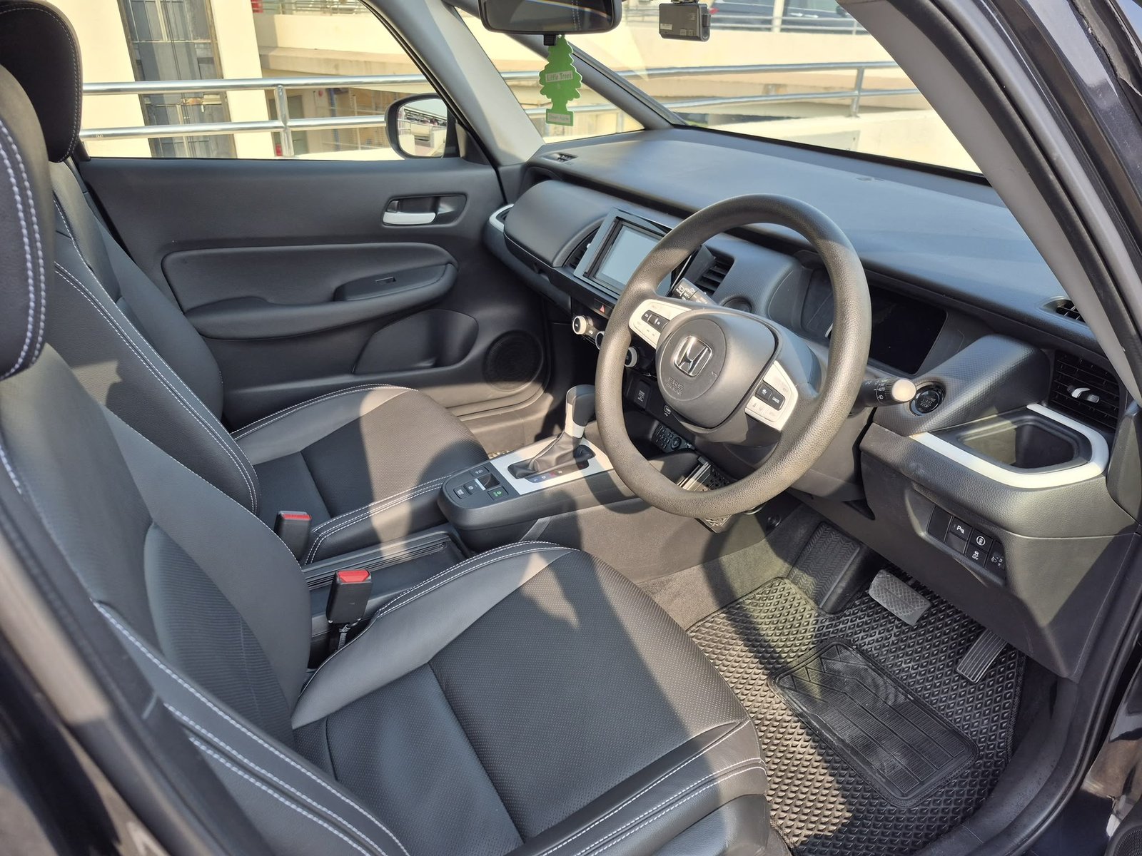 Honda Fit 1.3 Basic Sensing photo 7
